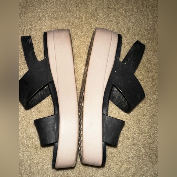 CROCS Black and Cream Platform Sandals Modern Minimalist summer spring 11 beach - Picture 6 of 9